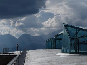 Sul tetto del museo di Messner