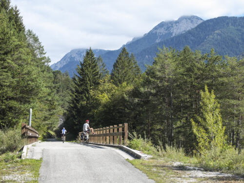Contemplazione del paesaggio a Pontebba - Ciclovia Alpe Adria