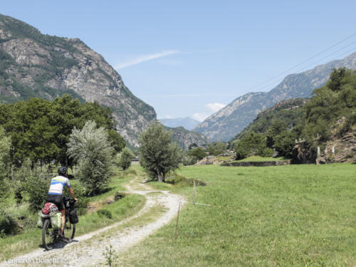 Ciclovia fai da te in Valle d'Aosta. Stradelli di campagna a Torredaniele