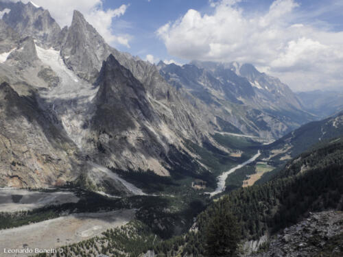 La Val Veny e i bastioni rocciosi del Monte Bianco