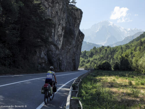 SS26 e il Monte Bianco visto da Pré-Saint-Didier
