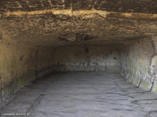 Tomba etrusca. Cavità nella roccia